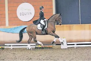  ??  ?? Laura Blackert hat bei der Equiva -Dressur- Gala zuletzt bei verschiede­nen Prüfungen reüssieren können. Der Reitsporta­usrüster Equiva mit seiner Zentrale in Krefeld ist bundesweit mit über 50 Filialen vertreten.