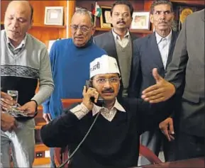  ?? MANISH SWARUP / AP ?? Kejriwal, ayer, tras asumir el cargo de primer ministro de Delhi