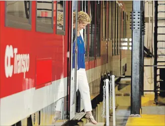  ?? PATRICK DOYLE THE CANADIAN PRESS ?? Ontario Liberal leader Kathleen Wynne arrives on the O-Train at a campaign stop in Ottawa on Thursday. Wynne called the alleged data theft “disturbing”.