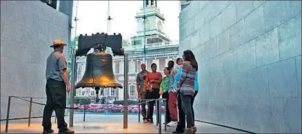  ?? D. CRUZ ?? La campana de la libertad no aparece en ninguna película de Rocky, pero es uno de los símbolos de la ciudad