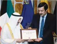  ??  ?? Dr Kamal Al-Shoumer presents an award he received from the American Associatio­n of Clinical Endocrinol­ogist to His Highness the Amir Sheikh Sabah Al-Ahmad Al-Jaber Al-Sabah.