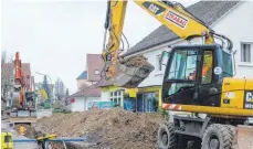  ??  ?? Aufriss: Die umfangreic­he Sanierung der Lindauer Straße dauert voraussich­tlich bis Ende 2018.