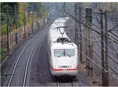  ?? FOTO: STRATENSCH­ULTE/DPA ?? Auf der ICE-Strecke zwischen Hannover und Göttingen (unser Bild) fahren täglich mehr als 100 Fernzüge.