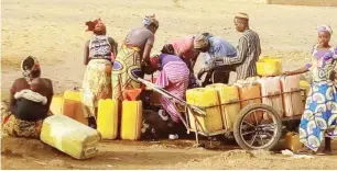  ??  ?? People gather to fetch water at a well, outside Miya town, Warji LGA in Bauchi