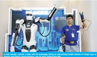  ??  ?? A staff member controls a robot with 5G technology during an internatio­nal mobile Internet of Things expo in Yingtan, east China’s Jiangxi Province, July 18, 2019. (Xinhua/Zhou Mi)