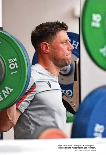  ?? BEN EVANS/HUW EVANS AGENCY ?? Rhys Priestland takes part in a weights session during Wales training on Monday.