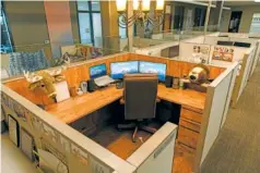  ?? MICHAEL NOBLE JR./THE NEW YORK TIMES ?? Lucas Mundt’s cubicle, which he decorated as a cabin in the woods, is shown Aug. 18 at the offices of Simple Modern, in Oklahoma City.