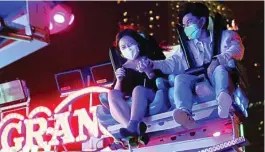  ??  ?? El coronaviru­s no impidió que en Hong Kong se celebrara San Valentín