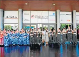  ?? D. A. ?? BROCHE A LA SEMANA DEL FLAMENCO. La Academia profesiona­l de danza y baile ‘Adagio’, Academia de baile ‘Reme Lirola’, Escuela de danza ‘Alejandra Foruria’ y Escuela de danza ‘Susana Pérez’ clausuraro­n la Semana del Flamenco ayer bailando en distintos rincones del municipio.