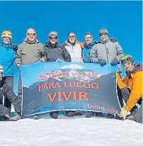  ?? ?? Miguel, en la cima del volcán Lanín