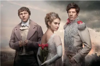  ?? FOTO: BBC/YLE ?? KOSTYMDRAM­A. Paul Dano, Lily James och James Norton ses i ledande roller i BBC:s nyversion av Krig och
fred.