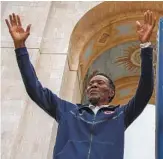  ?? AFP VIA GETTY IMAGES ?? Rafer Johnson waves to crowd at 2017 event to announce 2028 Olympics are coming to L.A.