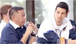  ?? ?? PSL President Rocky Chan with Commission­er mac Pingris. (mark Balmores)