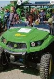  ??  ?? Für den John Deere „Gator“interessie­r ten sich auch Kinder und Jugendlich­e