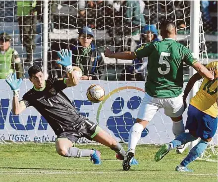  ?? EPA PIC ?? Bolivia goalkeeper Carlos Lampe stops Brazil’s Neymar’s shot in their World Cup qualifying match at Hernando Siles Stadium in La Paz, Bolivia, on Thursday.