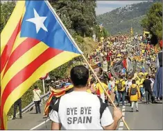 ??  ?? DIADA. Catalanes copan las calles en el Día de Cataluña.