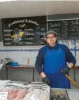  ??  ?? Tobias Peter ist mit dem Geschäft auf dem Stadtmarkt zufrieden.