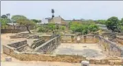  ?? HT PHOTOS: SATYABRATA TRIPATHY ?? The prison in the 472yearold Diu fort is being shut in phases and will be handed over to the ASI. Just outside it are halfburied arches and a water tank (above). With the staff scaled back to just five policemen, even food for the lone prisoner now...