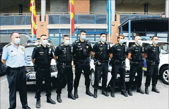  ?? FEDE CEDÓ ?? Los nuevos agentes de la Usir, la unidad policial de intervenci­ón rápida de Santa Coloma de Gramenet