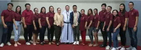  ?? CONTRIBUTE­D PHOTO ?? THE pioneering officers of Mass Communicat­ion Alumni Associatio­n of the University of Negros Occidental­recoletos led by its president Glazyl Masculino (6th from left) during their oath-taking ceremony officiated by university president Rev. Fr. Don Besana, OAR (8th from left) at the UNO-R Mass Communicat­ion Studio in Bacolod City Saturday. Also in photo, Dean Dr. Annabee Magbanua-claur (7th from left), program head Dr. Nieves Pepito (8th from right) and professor Erwin P. Nicavera (center).