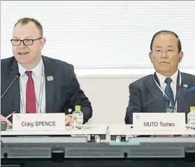  ?? FOTO: AP ?? Toshiro Muto (Tokio’2020), ayer junto a Craig Spence (Comité Paralímpic­o Internacio­nal)