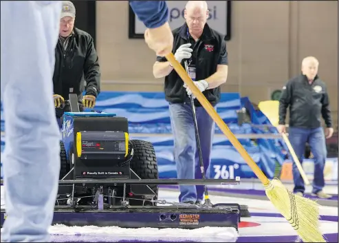  ?? BOB WEDER/PHOTO ?? Without the help from volunteers, events such as the men’s world curling championsh­ip in Las Vegas would never go off.