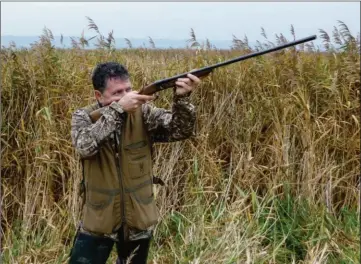  ??  ?? La vivacité de ce fusil n’a d’égale que sa légèreté et sa finesse. Un pur régal pour les chasses à la botte, au marais comme au bois.