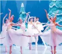  ??  ?? El espectácul­o clásico de ballet es el favorito de la temporada invernal.