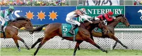  ?? RACE IMAGES ?? Amanood Lad (rails) holds out Chocolate Fish in the Kopral Steeplecha­se on Saturday.