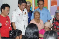  ??  ?? Dennis (second left) with Baru (left) and Dr Zulkifli (right) witnessing Juriah (wearing tudung) attending to rural women attending the programme.