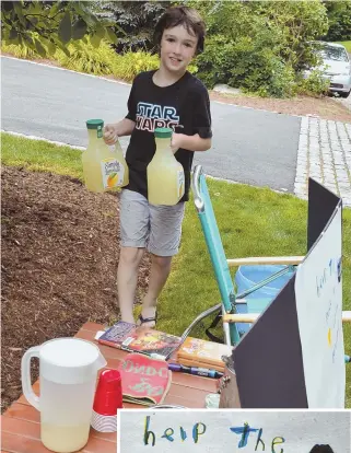  ?? STAFF PHOTOS BY CHRIS CHRISTO ?? ‘RISKING THEIR LIVES’: Joe Ledwick, above, set up a lemonade stand to benefit cops.