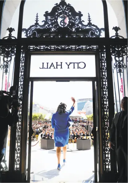  ?? Scott Strazzante / The Chronicle ?? London Breed waves to the huge crowd gathered in Civic Center Plaza that showed up to witness her inaugurati­on.