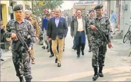  ??  ?? NIA officers and security personnel outside RSS leader Ravinder Gosain house, where he was murdered last month, in Ludhiana on Saturday. HT PHOTO