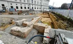  ?? Foto: Silvio Wyszengrad ?? Bei der Ausgrabung am Theater wurde dieser Teil der Stadtmauer freigelegt. Um sie zu erhalten, müssten die Sanierungs­pläne geändert werden.