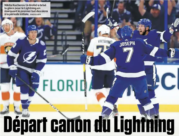  ?? PHOTO AFP ?? Nikita Kucherov (à droite) a brisé la glace pour le Lightning en marquant le premier but des siens à la période initiale.