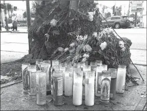  ?? AP/ALICIA CHANG ?? A makeshift memorial for the victims of a tour bus crash is shown Monday in Los Angeles.
