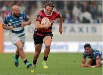  ?? PHOTOSPORT ?? George Bridge breaks away to score for Canterbury in the pulsating final against Auckland.