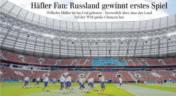  ?? FOTO: ANTONIO CALANNI ?? Der Countdown läuft: Russlands Spieler bereiten sich auf das heutige Eröffnungs­spiel gegen Saudi-Arabien vor.