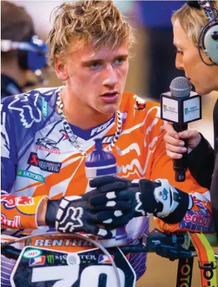  ??  ?? 2012, Roczen s’aligne pour sa première saison US au guidon de sa 250 SX-F Red Bull avec à la clé, un podium final en SX East coast.