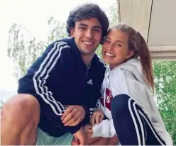  ??  ?? João Félix e Margarida Corceiro tentam conciliar ao máximo os momentos a dois em tempos de pandemia. Os encontros são cada vez mais escassos devido às novas restrições da Covid-19