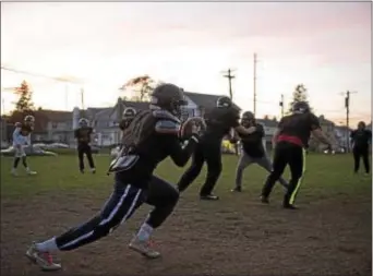  ?? RICK KAUFFMAN — DIGITAL FIRST MEDIA ?? Interboro quarterbac­k Jared Delliprisc­oli, left, takes a snap at practice Tuesday evening.