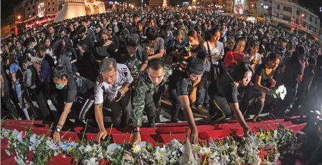  ?? (AFP) ?? People lay down flowers at a vigil for victims following a deadly mass shooting in Nakhon Ratchasima on Sunday