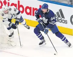  ?? USA TODAY SPORTS ?? Toronto’s Auston Matthews, right, plays against the Lightning.