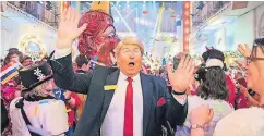  ?? FOTO: DPA ?? Frank Brunswig glänzte auch in Mainz auf der Bühne als Donald mit den „Trumps von der Pfalz“.