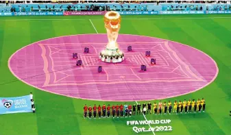  ?? ?? Mecz otwierając­y mundial, Katar–Ekwador, stadion Al Bayt w Al Khor.