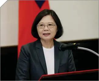  ??  ?? Former Taiwanese president Lee Teng-hui’s death drew attention to Taiwan’s transition from martial law to democracy, ultimately leading to this year’s reelection of President Tsai Ing-wen (left and right).