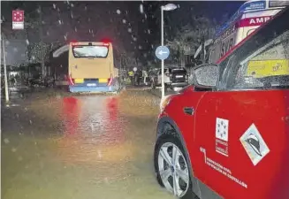  ?? ?? El Consorcio de Bomberos realizó en la noche del sábado diferentes actuacione­s por la lluvia.