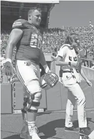  ?? MARK HOFFMAN / MILWAUKEE JOURNAL SENTINEL ?? Wisconsin offensive lineman Beau Benzschawe­l walks to the locker room during the first quarter.