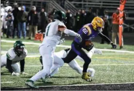  ?? ERIC BONZAR — THE MORNING JOURNAL ?? Avon’s Nick Perusek (22) crosses the goal line for a touchdown.