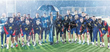  ?? RFEF ?? Lluvia durante el entrenamie­nto de la selección española.